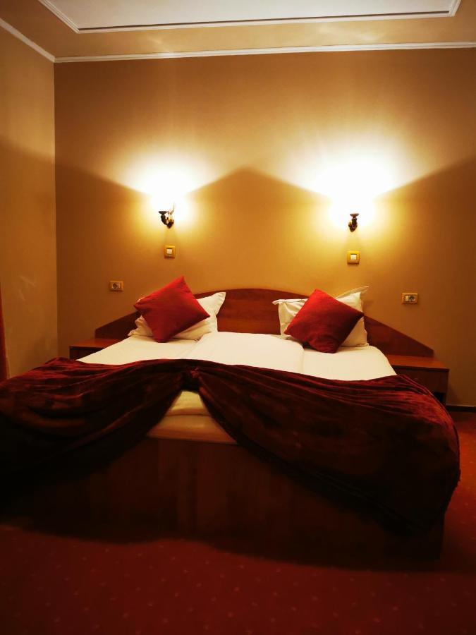 Hotel All Times Timisu de Jos Exterior foto