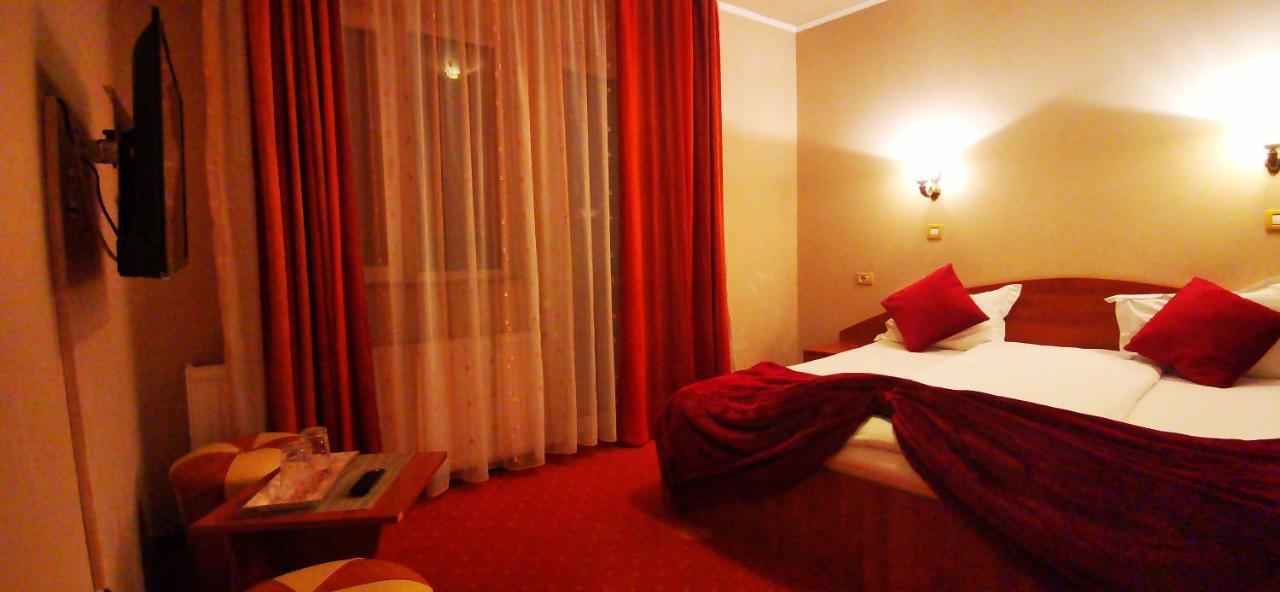 Hotel All Times Timisu de Jos Exterior foto